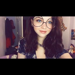 Meet your Posher, Karissa